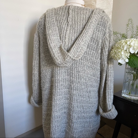 Hooded Houndstooth Clasp Cardigan - Picture 5 of 12